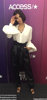 Diane Guerrero feet photo thumbnail