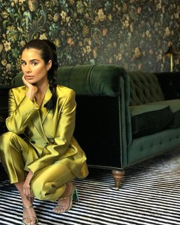 Diane Guerrero feet photo thumbnail