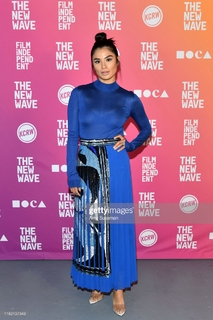 Diane Guerrero feet photo thumbnail