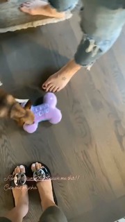 Diane Guerrero feet photo thumbnail