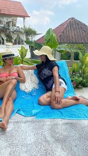 Diane Guerrero feet photo thumbnail