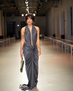 Diane Guerrero feet photo thumbnail