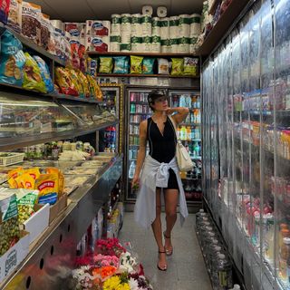 Diane Guerrero feet photo thumbnail