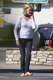 Diane Keaton feet photo thumbnail