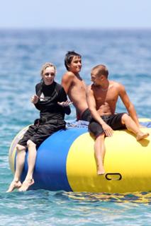 Diane Keaton feet photo thumbnail