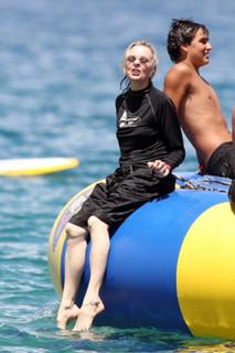 Diane Keaton feet photo thumbnail