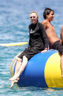 Diane Keaton feet photo thumbnail