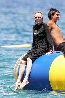 Diane Keaton feet photo thumbnail