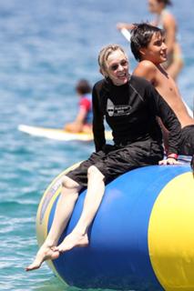 Diane Keaton feet photo thumbnail