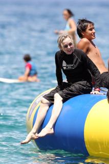 Diane Keaton feet photo thumbnail