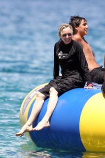 Diane Keaton feet photo thumbnail