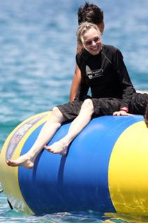 Diane Keaton feet photo thumbnail