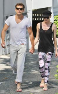 Diane Kruger feet photo thumbnail