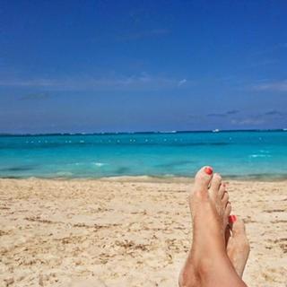 Diane Macedo feet photo 2