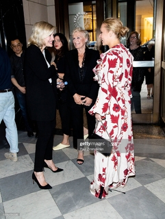 Diane Sawyer feet photo 9