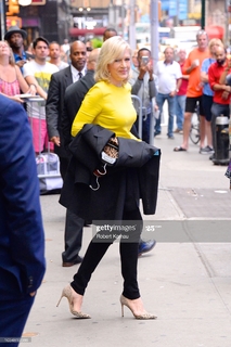 Diane Sawyer feet photo 8