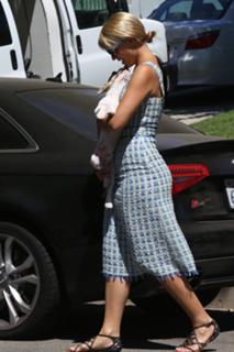 Dianna Agron feet photo thumbnail