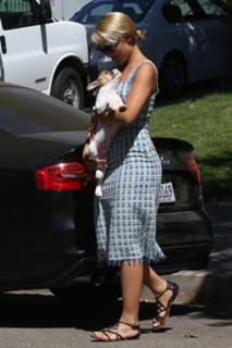 Dianna Agron feet photo thumbnail