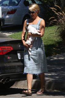 Dianna Agron feet photo thumbnail