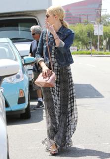 Dianna Agron feet photo thumbnail