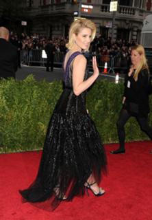 Dianna Agron feet photo thumbnail