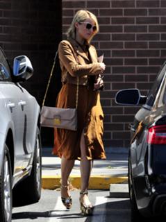 Dianna Agron feet photo thumbnail