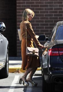 Dianna Agron feet photo thumbnail