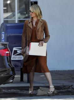 Dianna Agron feet photo thumbnail