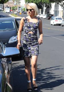 Dianna Agron feet photo thumbnail