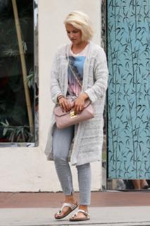 Dianna Agron feet photo thumbnail