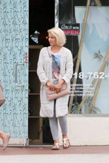 Dianna Agron feet photo thumbnail
