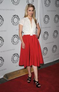 Dianna Agron feet photo thumbnail