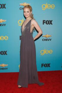 Dianna Agron feet photo thumbnail
