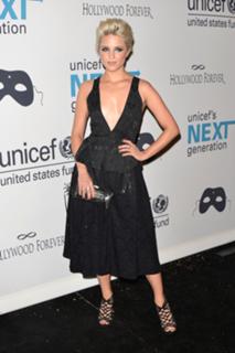 Dianna Agron feet photo thumbnail