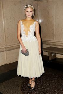 Dianna Agron feet photo thumbnail