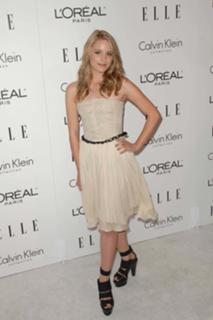Dianna Agron feet photo thumbnail