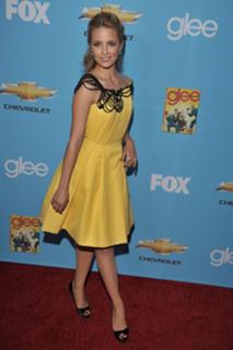 Dianna Agron feet photo thumbnail