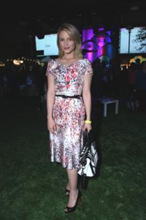 Dianna Agron feet photo thumbnail