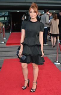 Dianna Agron feet photo thumbnail