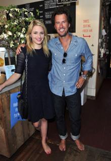 Dianna Agron feet photo thumbnail