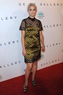 Dianna Agron feet photo thumbnail