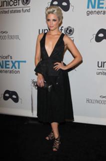 Dianna Agron feet photo thumbnail