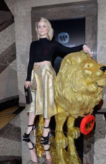 Dianna Agron feet photo thumbnail