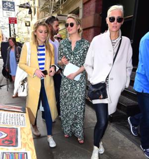 Dianna Agron feet photo thumbnail