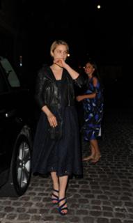 Dianna Agron feet photo thumbnail