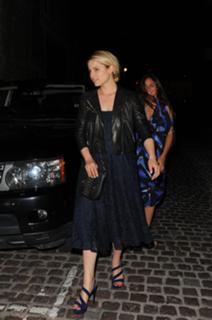 Dianna Agron feet photo thumbnail