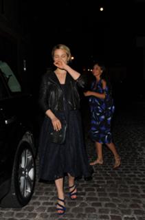Dianna Agron feet photo thumbnail