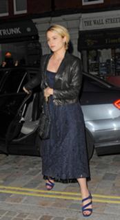 Dianna Agron feet photo thumbnail