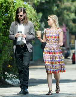 Dianna Agron feet photo thumbnail