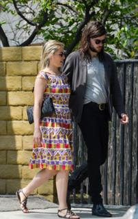 Dianna Agron feet photo thumbnail